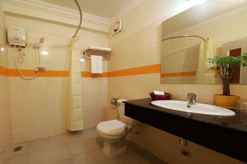 macau-phnom-penh-hotel-bathroom.jpg