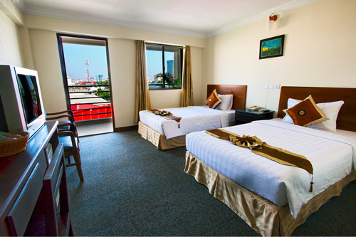macau-phnom-penh-hotel-deluxe-twin.jpg