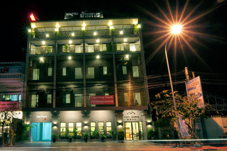 macau-phnom-penh-hotel.jpg