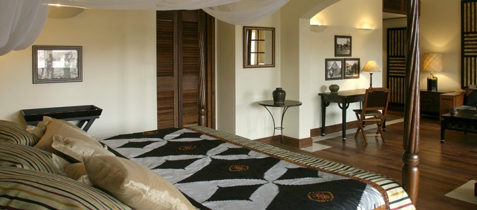 victoria-angkor-resort-lodge-suite-room.